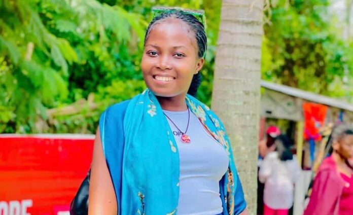 Étudiants et membres de la société civile attroupés près du lieu où le corps d’Abiya Ilondo a été retrouvé à Goma