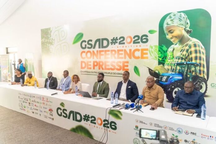 Vue du chapiteau du Palais du Peuple à Kinshasa accueillant des stands d'agri-business et de technologies numériques