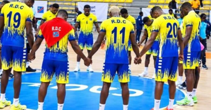 Joueurs congolais de handball juniors célébrant leur qualification après leur victoire sur le Congo-Brazzaville