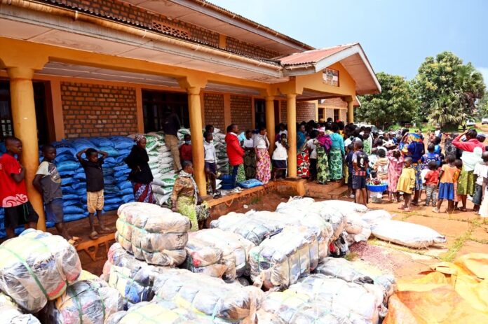 Distribution de vivres et sensibilisation contre Ebola aux déplacés de Wamba