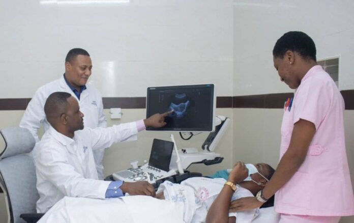 Équipements médicaux et espace d'accueil du Ngaliema Fertility Center à Kinshasa