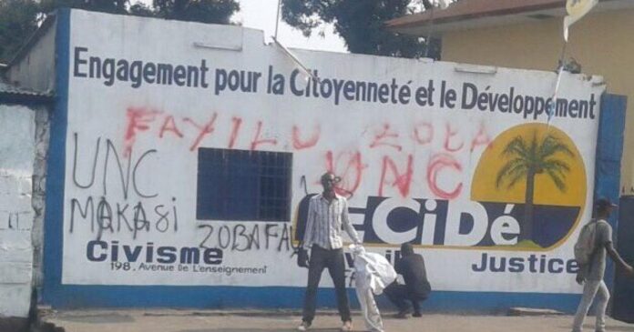 Déploiement de policiers dans les rues de Kikwit avant la dispersion d’une marche de l’opposition