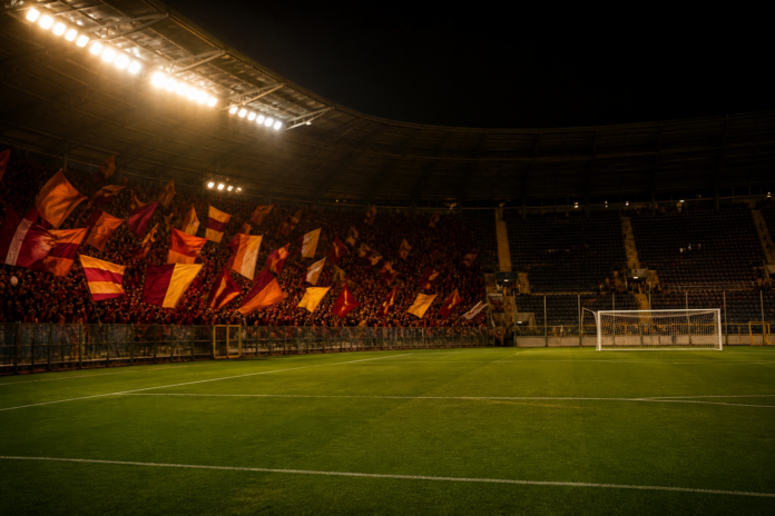 Illustration editoriale d un stade italien apres la victoire 4-0 de Roma sur la pelouse de Lecce.