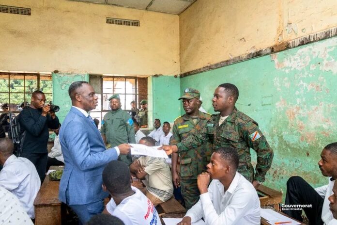 Salle d'examen du concours d'orientation vers les académies militaires à Mbuji-Mayi