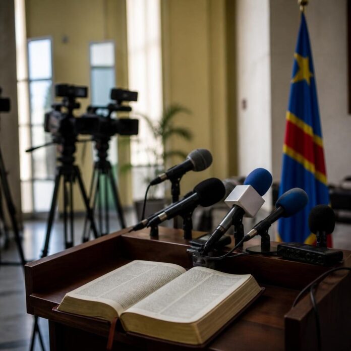L'archevêque Ejiba Yamapia s'exprimant devant les médias à Kinshasa lors du lancement du dialogue spirituel