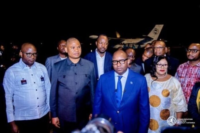 Le président du Sénat accueilli à son arrivée à l'aéroport de Lubumbashi devant les autorités et la presse