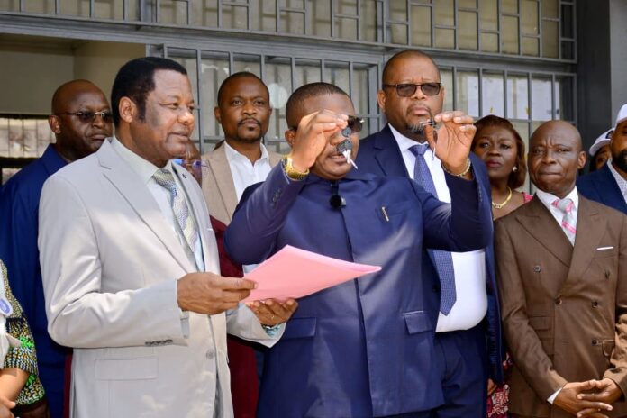 Ordinateurs et bus scolaires remis au Lycée Monseigneur Shaumba à Kinshasa