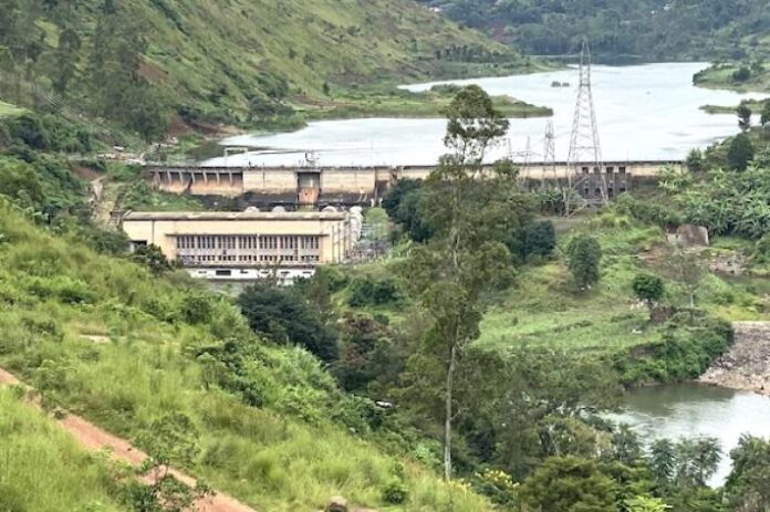 Infrastructures de la centrale hydroélectrique de Ruzizi 1 au bord de la rivière, à Bukavu