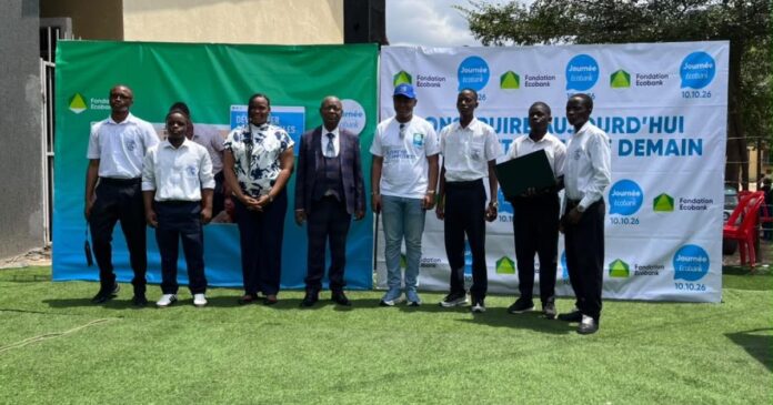 Ordinateurs et matériel informatique installés dans une salle de l’ITI Gombe à Kinshasa