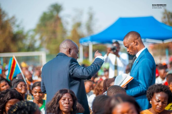 Illustration editoriale accompagnant : Kolwezi : le prophète Jules Mulindwa prêche le patriotisme