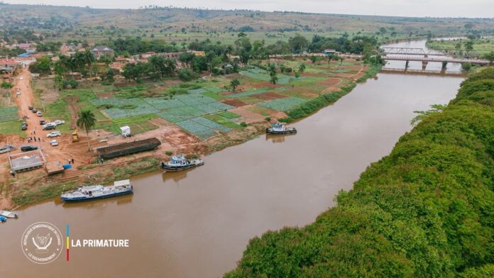 Illustration editoriale accompagnant : Kongo Central : lancement du transport cargo sur la rivière Inkisi