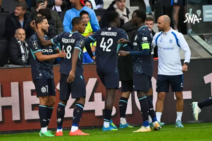 Illustration editoriale accompagnant : L'OM s'impose 5-2 à Angers et remonte au classement