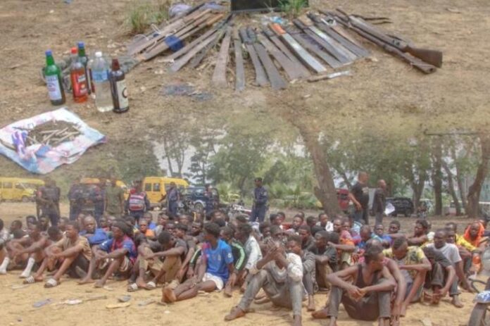 Illustration editoriale accompagnant : Mont-Ngafula : 87 personnes interpellées lors d’un bouclage