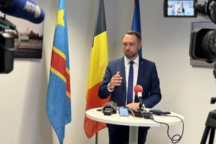 Illustration editoriale accompagnant : Perquisitions en Belgique : Prévot invoque une justice indépendante