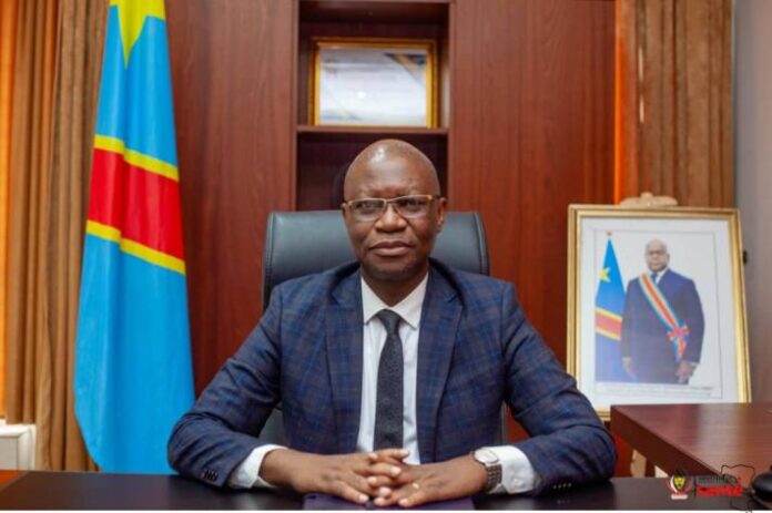 Illustration editoriale accompagnant : RDC : accréditation obligatoire pour les acteurs de la riposte Ebola