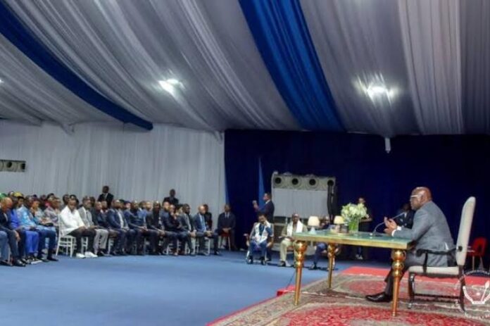 Illustration editoriale accompagnant : RDC : Tshisekedi renvoie la révision aux élus de sa majorité
