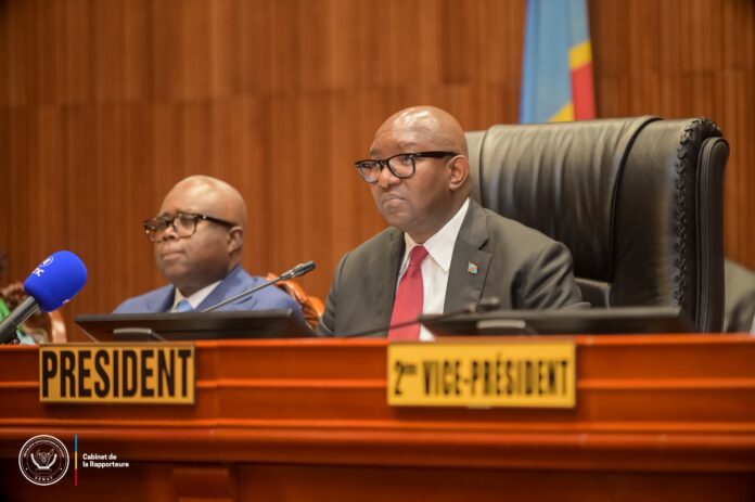 Illustration editoriale accompagnant : Sama Lukonde durcit le ton contre Kabila, alerte sur la balkanisation