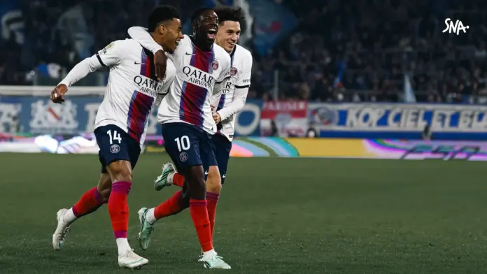 Illustration editoriale accompagnant : Strasbourg–PSG : Safonov tient, Dembélé renverse le match